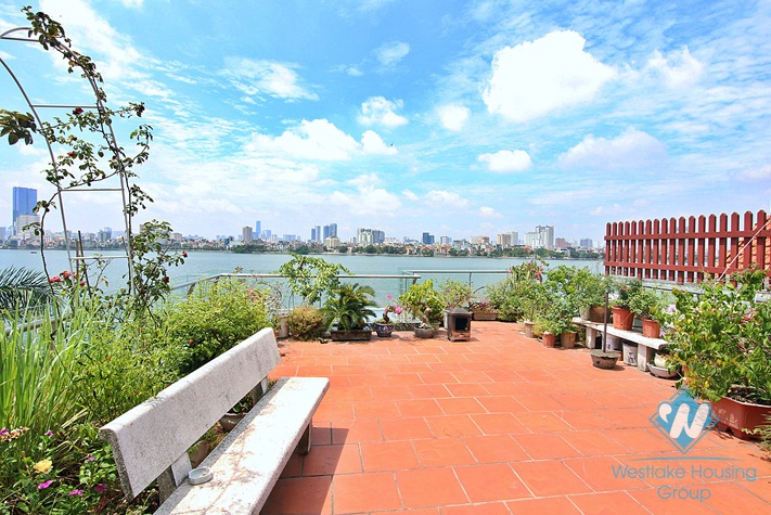Spacious 3 bedroom apartment with lake view in Tay ho, Ha noi
