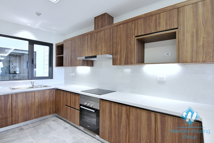 A beautiful  03+ bedrooms apartment on 5th floor for rent in Tay Ho, Ha Noi