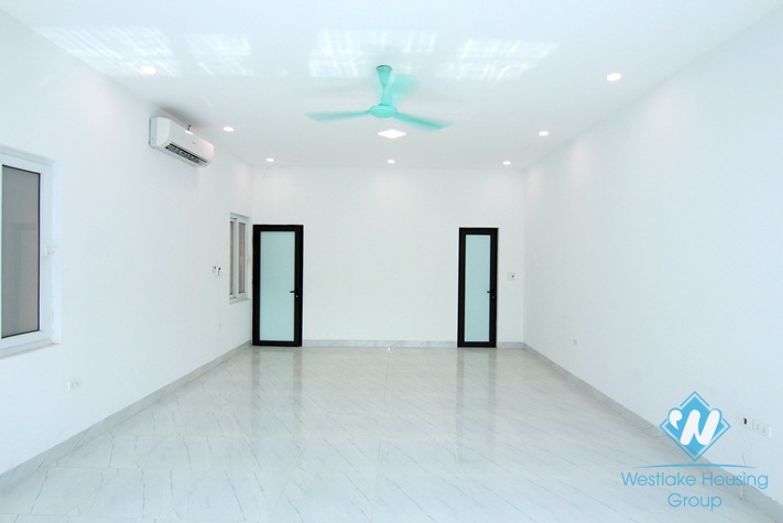 Spacious office space for rent in Xuan dieu, Tay ho, Ha noi