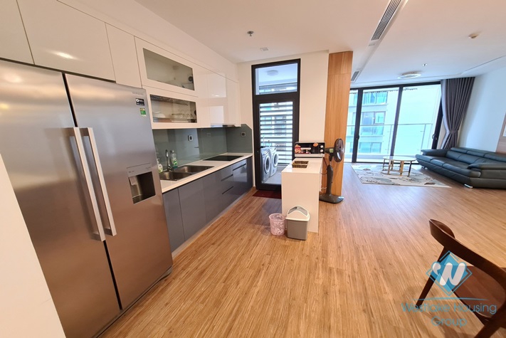 A pretty three bedrooms apartment for rent in Vinhome Metropolis, Ba Dinh