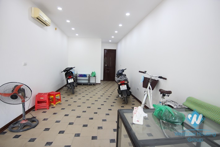 An office or shops for rent in Xuan Dieu street, Tay Ho, Ha Noi
