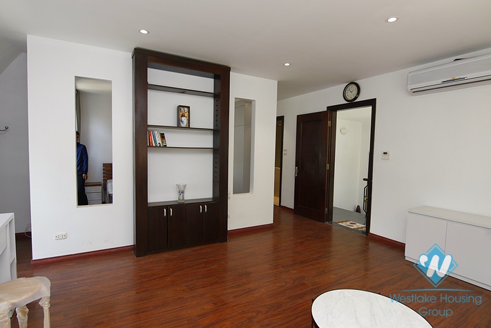 Bright studio for lease in Quan Thanh street, Ba Dinh, Ha Noi