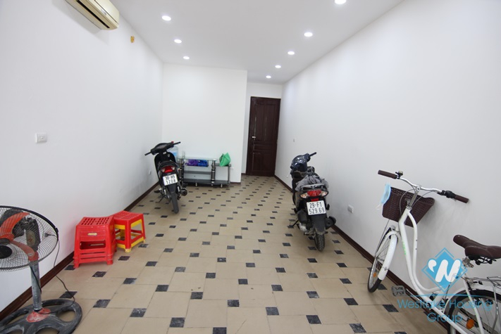 An office or shops for rent in Xuan Dieu street, Tay Ho, Ha Noi