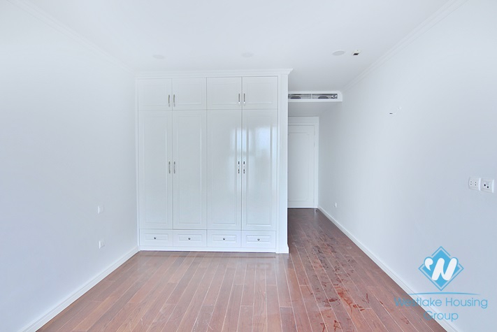 A magnificent 4 bedroom apartment for rent in De L’Roi Soleil