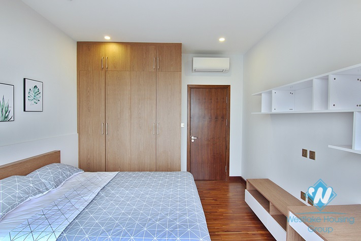 Lake view 4 bedrooms apartment for rent in Dang Thai Mai, Tay Ho, Ha Noi