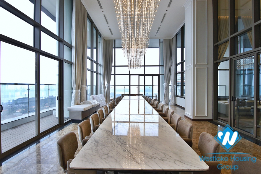 President Suite PENT-HOUSE with grand living room/ reception area. Central location+full services