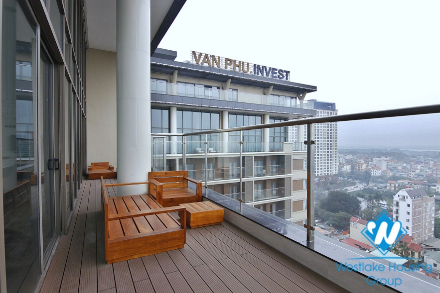 Executive luxury 4 bedrooms  PENTHOUSE in serviced apartment-hotel building, Tay Ho, Ha Noi