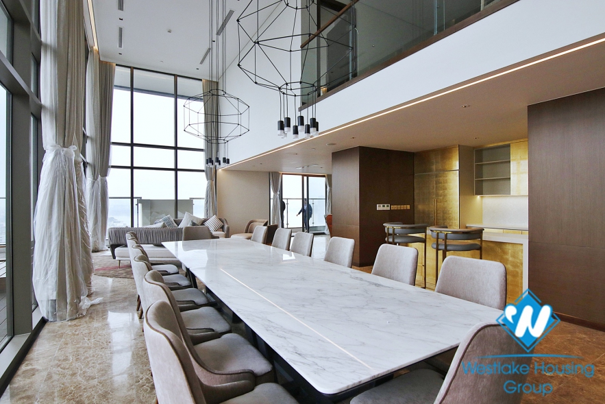 Executive luxury 4 bedrooms  PENTHOUSE in serviced apartment-hotel building, Tay Ho, Ha Noi