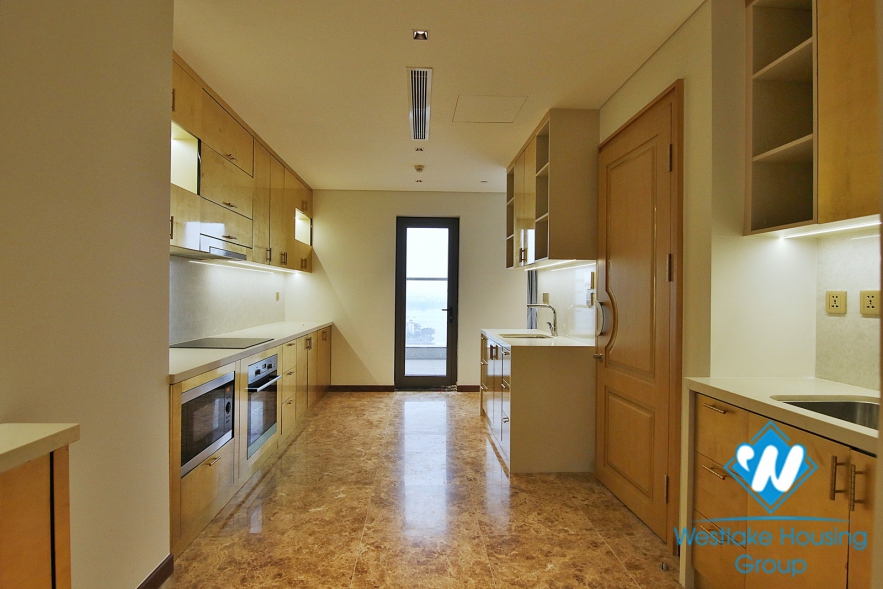 President Suite PENT-HOUSE with grand living room/ reception area. Central location+full services