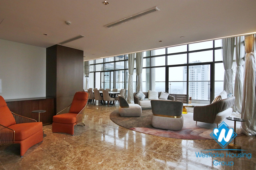 Executive luxury 4 bedrooms  PENTHOUSE in serviced apartment-hotel building, Tay Ho, Ha Noi