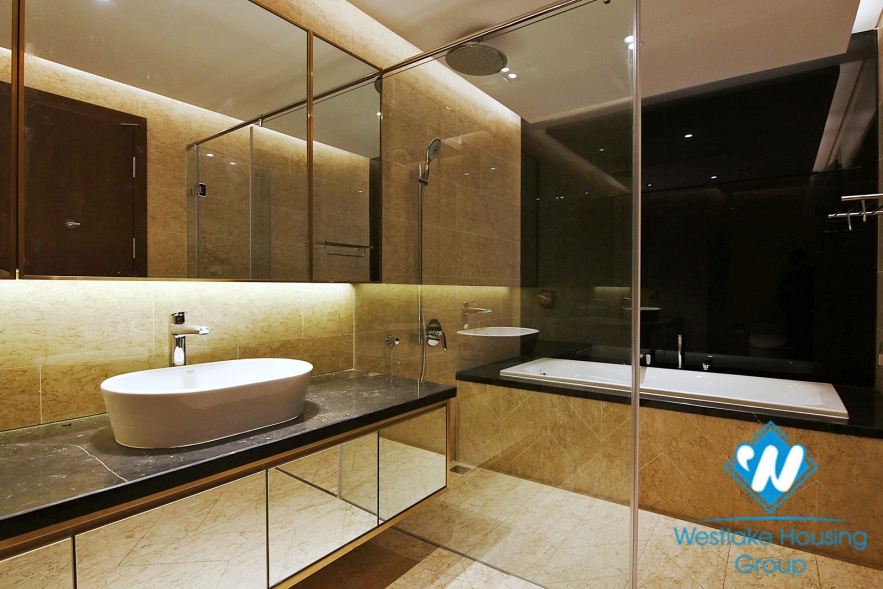 Executive luxury 4 bedrooms  PENTHOUSE in serviced apartment-hotel building, Tay Ho, Ha Noi