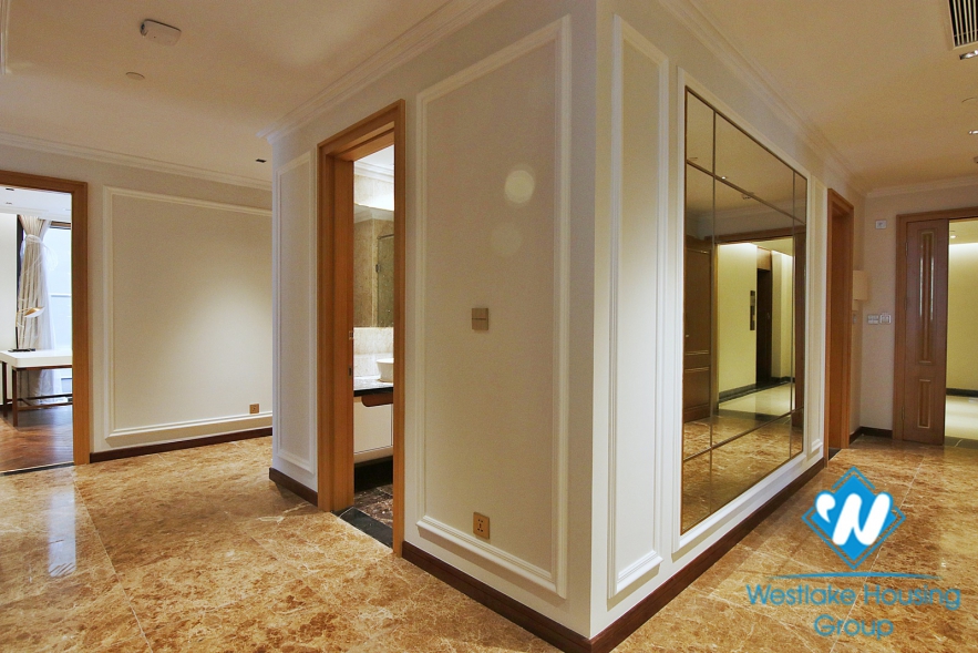 President Suite PENT-HOUSE with grand living room/ reception area. Central location+full services