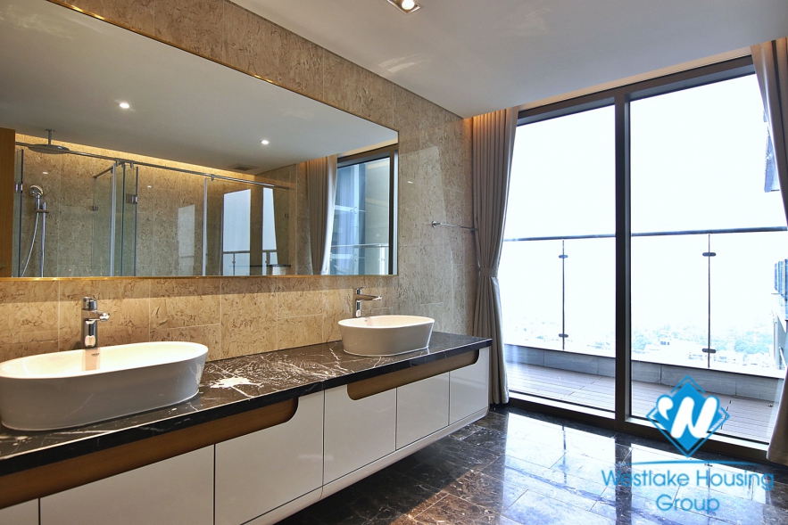 President Suite PENT-HOUSE with grand living room/ reception area. Central location+full services