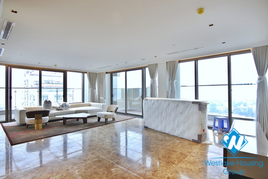 President Suite PENT-HOUSE with grand living room/ reception area. Central location+full services