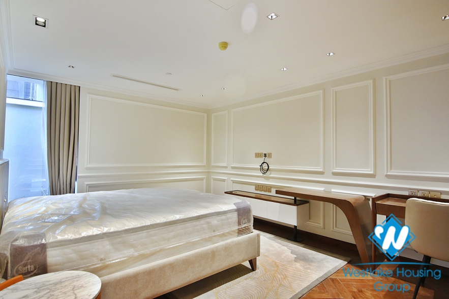 President Suite PENT-HOUSE with grand living room/ reception area. Central location+full services