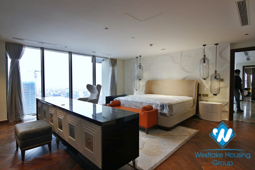 Executive luxury 4 bedrooms  PENTHOUSE in serviced apartment-hotel building, Tay Ho, Ha Noi