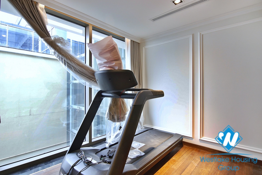 President Suite PENT-HOUSE with grand living room/ reception area. Central location+full services