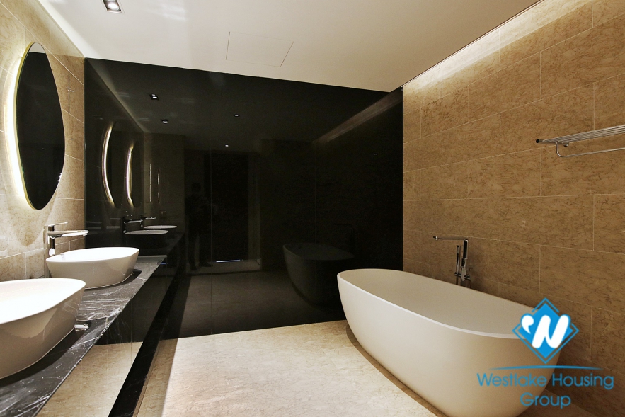Executive luxury 4 bedrooms  PENTHOUSE in serviced apartment-hotel building, Tay Ho, Ha Noi