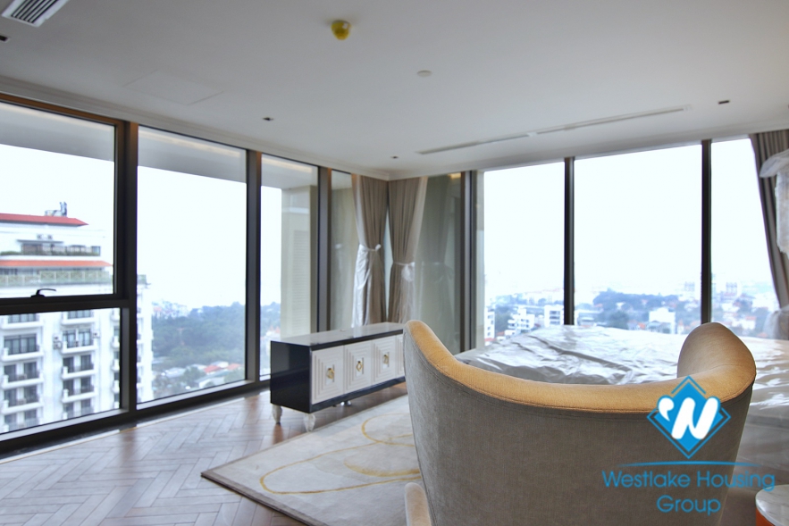 President Suite PENT-HOUSE with grand living room/ reception area. Central location+full services