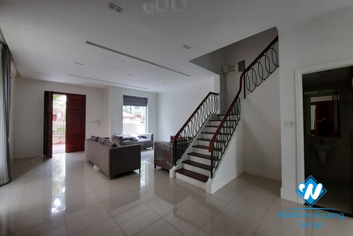 Modern unfurnished 4 bedrooms villa for rent in Vinhomes Riverside, Long Bien, Hanoi