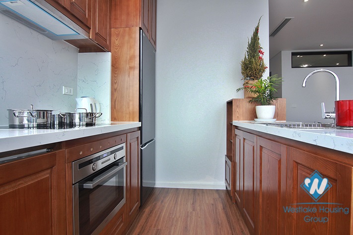 A two-bedroom apartment on the top floor with breathtaking lake view on Tu Hoa street
