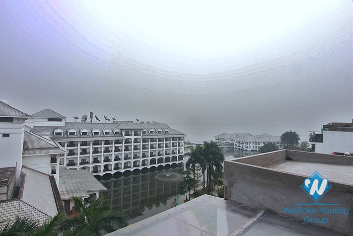 A two-bedroom apartment on the top floor with breathtaking lake view on Tu Hoa street