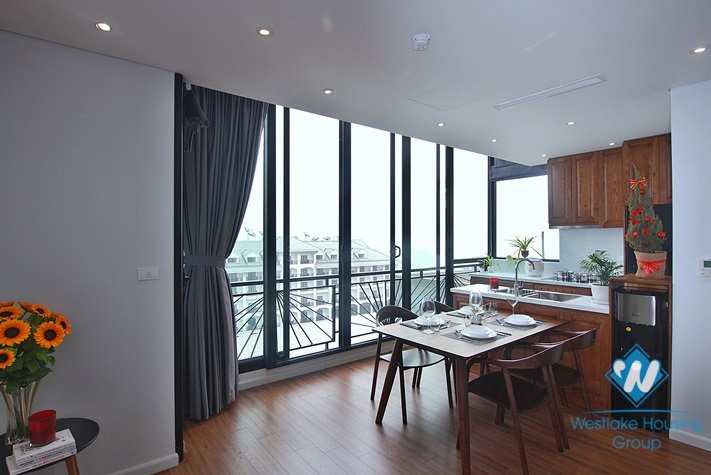 A two-bedroom apartment on the top floor with breathtaking lake view on Tu Hoa street