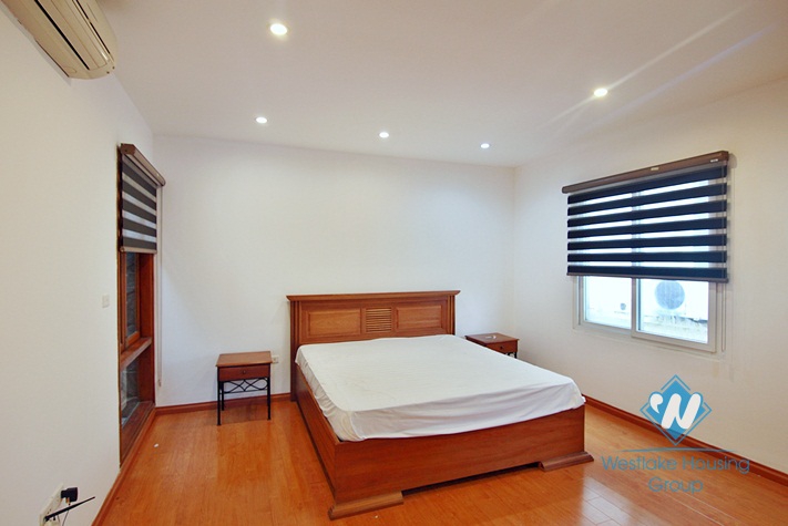 A lake view 1 bedroom apartment for rent in Tu hoa, Tay ho