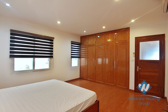 A lake view 1 bedroom apartment for rent in Tu hoa, Tay ho