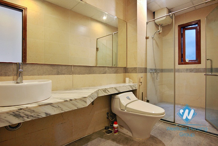 A lake view 1 bedroom apartment for rent in Tu hoa, Tay ho