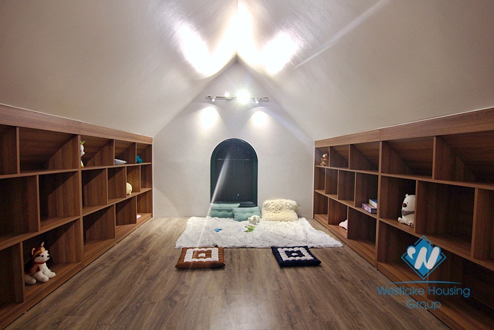 Renovated French villa for rent in Tay Ho, high ceiling, lots of outside space