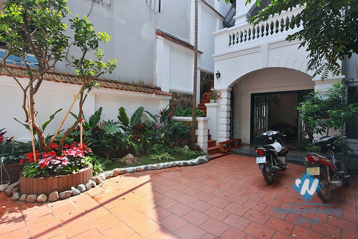 Renovated French villa for rent in Tay Ho, high ceiling, lots of outside space