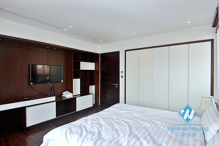 An elegant apartment on top floor for rent on Tu Hoa street