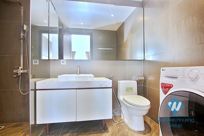 An elegant apartment on top floor for rent on Tu Hoa street