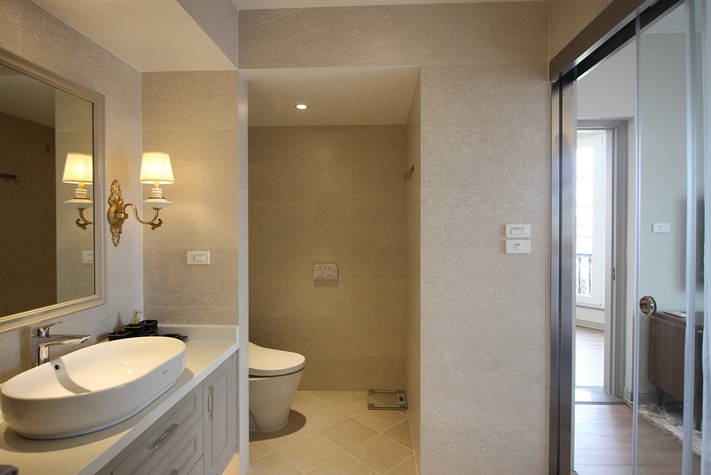 Beautiful and modern apartment for rent in Hai Ba Trung, Hanoi