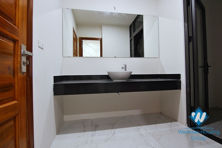 A spacious commercial space on Au Co street, Tay Ho