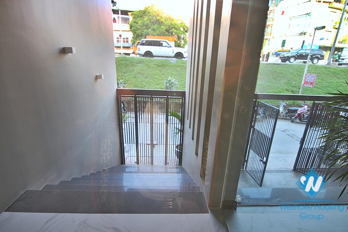 A spacious commercial space on Au Co street, Tay Ho