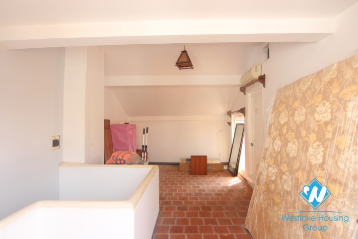 A pretty house for rent in Tu Hoa street, Tay Ho district