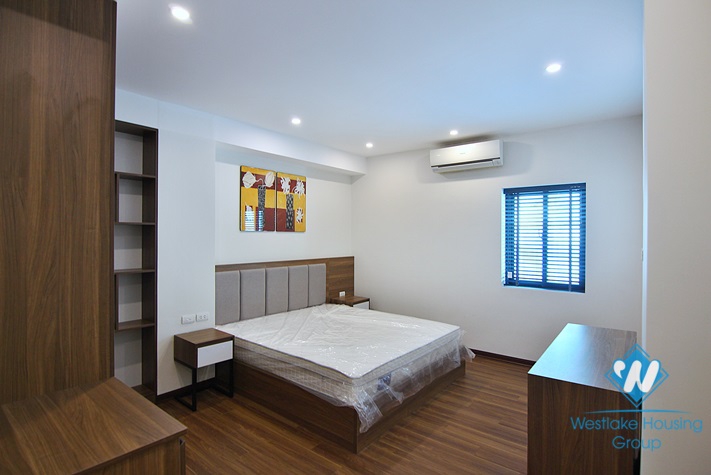 A gorgeous three-bedroom apartment facing directly to West lake on Xuan Dieu street