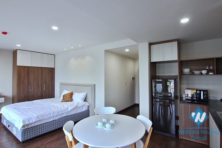 A brand-new studio with tons of light on Au Co street