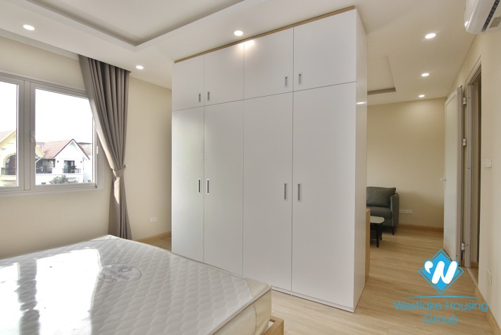 Brand new villa with large garden for rent in Vinhomes Riverside, Long Bien, Ha Noi