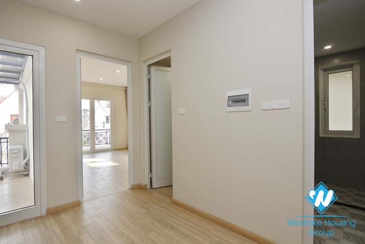 Brand new villa with large garden for rent in Vinhomes Riverside, Long Bien, Ha Noi