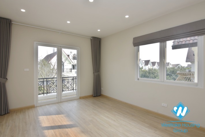 Brand new villa with large garden for rent in Vinhomes Riverside, Long Bien, Ha Noi
