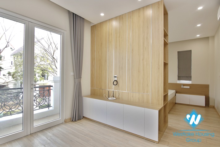 Brand new villa with large garden for rent in Vinhomes Riverside, Long Bien, Ha Noi
