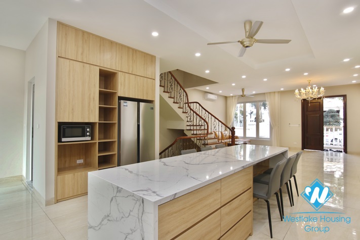 Brand new villa with large garden for rent in Vinhomes Riverside, Long Bien, Ha Noi