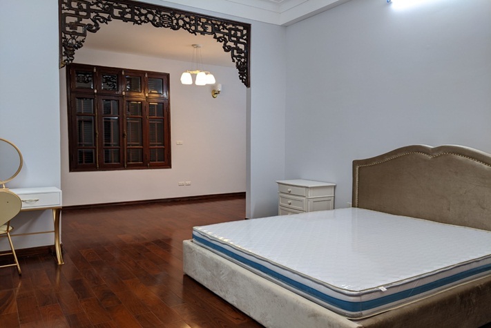 Unique style 4 bedrooms house for rent in Hoang Hoa Tham, Ba Dinh