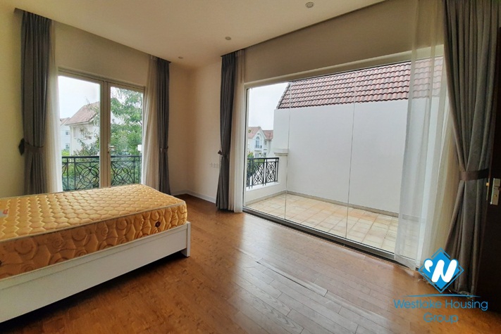 Modern unfurnished 4 bedrooms villa for rent in Vinhomes Riverside, Long Bien, Hanoi