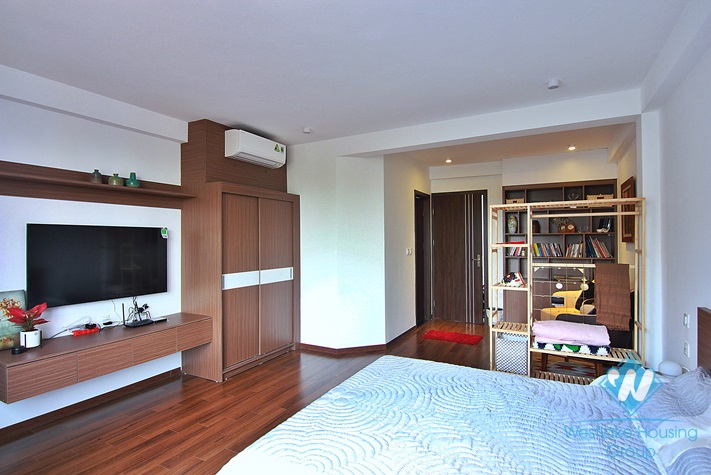 Lake view penstudio for rent in Tu Hoa, Tay Ho