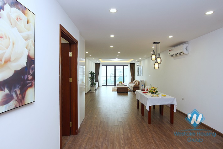 A stunning three bedrooms apartment for rent in Xuan Dieu, Tay Ho