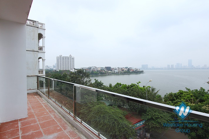 A stunning three bedrooms apartment for rent in Xuan Dieu, Tay Ho